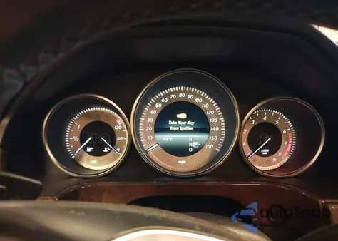 2014 Mercedes-Benz E 350 4Matic z USA, uszkodzony, nr VIN WDDHF8JB6EA855793